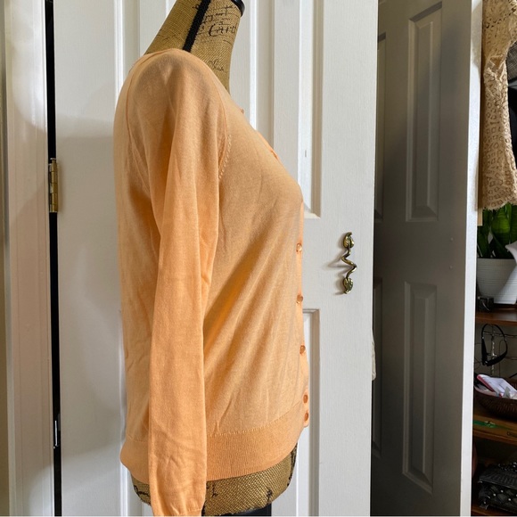 ✨NEW J.CREW FRONT BUTTONED UP SOFT CARDIGAN SWEATER  SZ.Small NWT - Picture 2 of 5